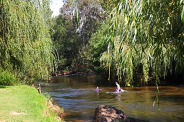 Alpine Riverside Cottages Porepunkah Room photo