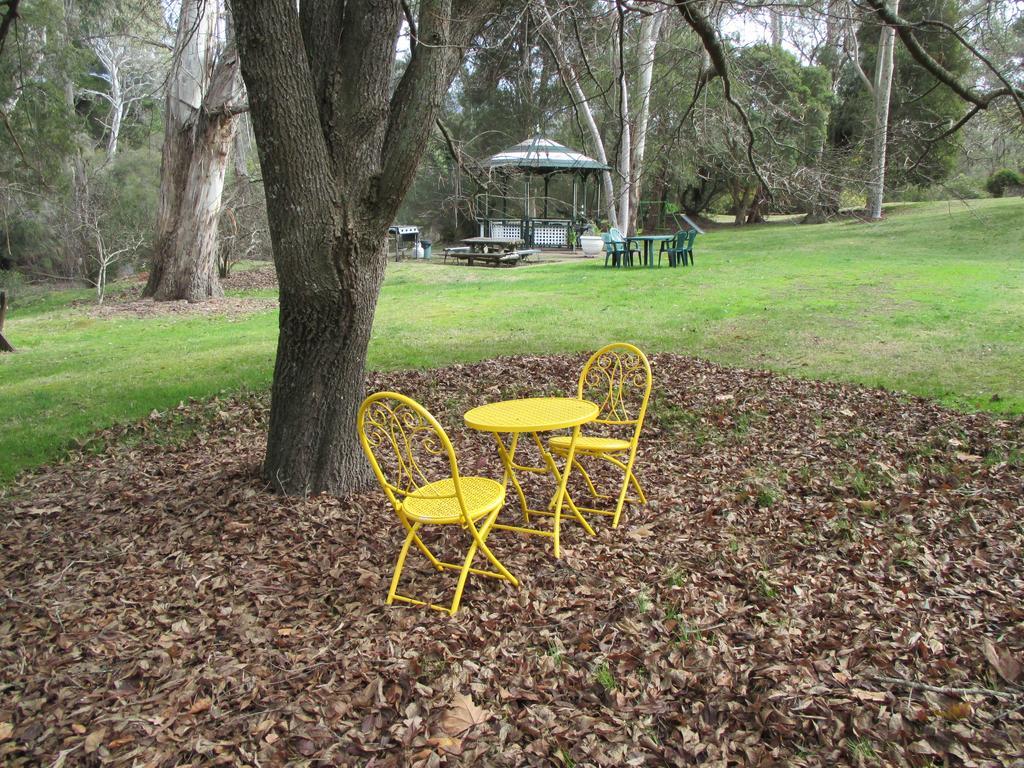 Alpine Riverside Cottages Porepunkah Exterior photo